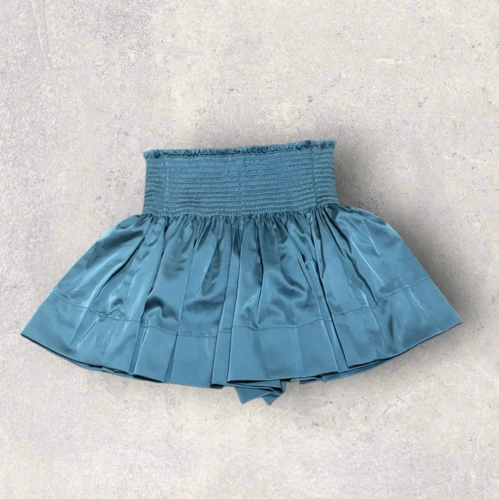 Natural life daisy satin smocked short